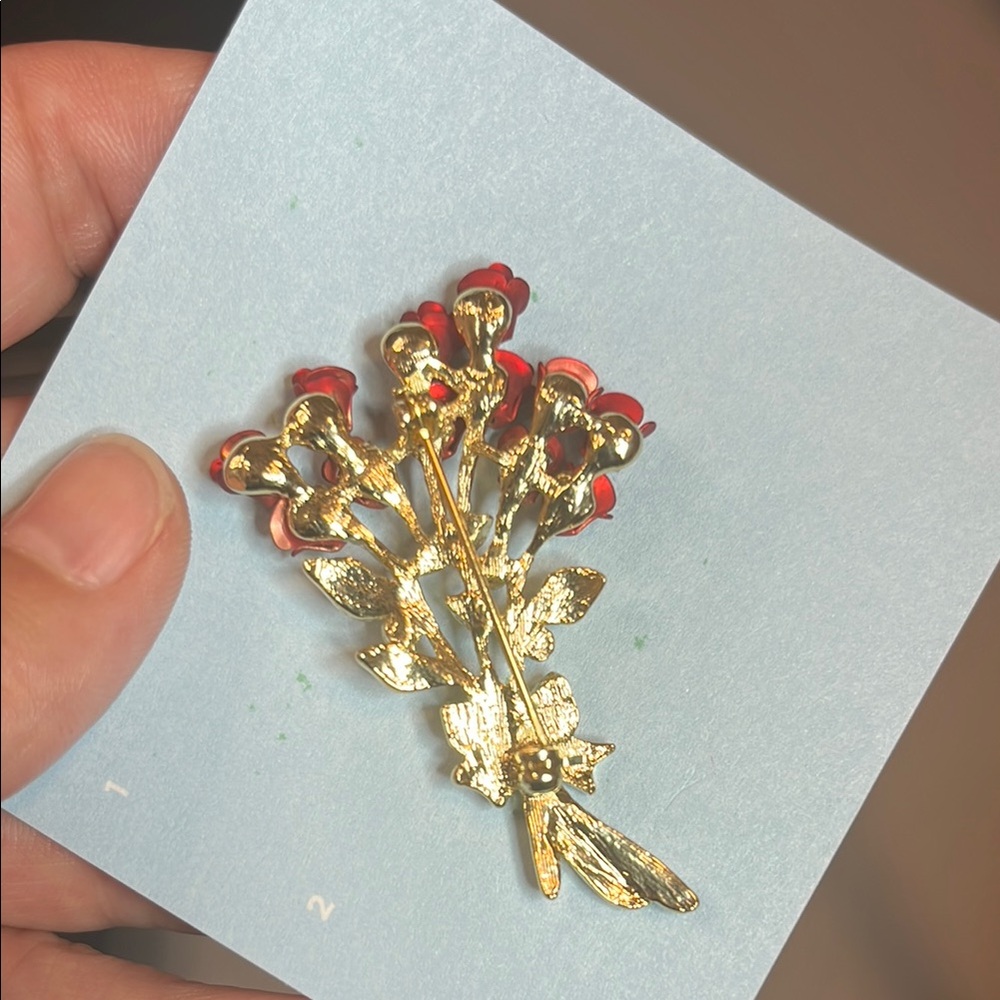 Elegant Red Rose Bouquet Brooch with rhinestones - Picture 2 of 3